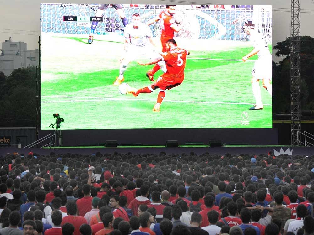 VISUAL TREAT Football fans, who turned up in large numbers, watch the screening of the Liverpool versus Manchester United game at KTPO on Saturday. The screening will take place on Sunday too. DH PHOTO/ SRIKANTA SHARMA R