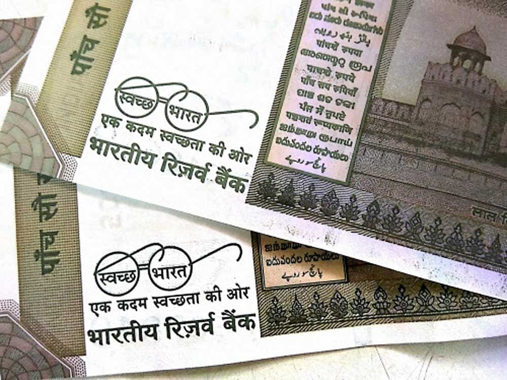 Photo of Rs 500 currency notes showing 'clean India mission' logo. PTI Photo