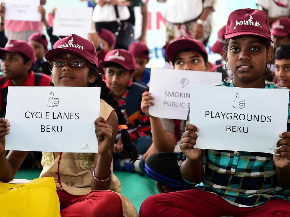 As speakers on the stage highlighted various issues, including garbage, floods and bad roads, six-year-old children to teenagers engaged with them by pinning their views onto a notice board using red ribbons for their objections and green ones to put forward demands. DH Photo