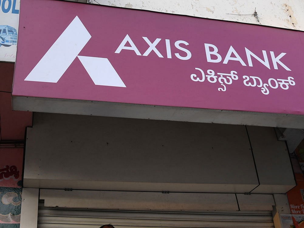 Axis Bank Q2 net up 36% to Rs 432 cr