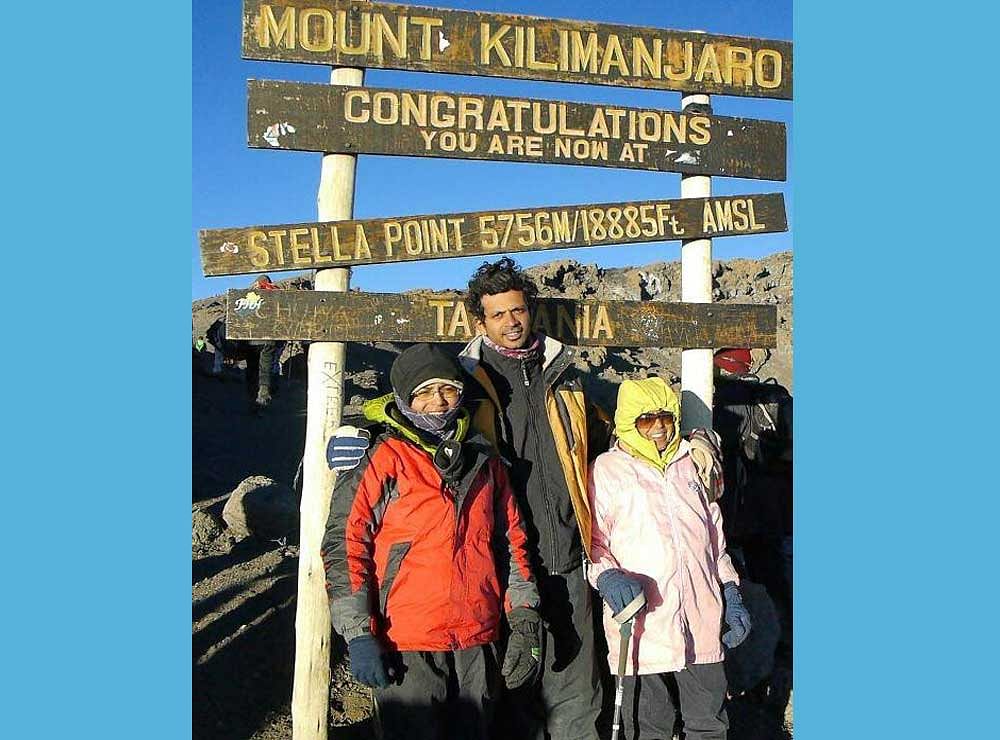 (From left) Girija, Navendu and Ushaprabha on Mount Kilimanjaro. Photo credit:  Giripremi/Facebook