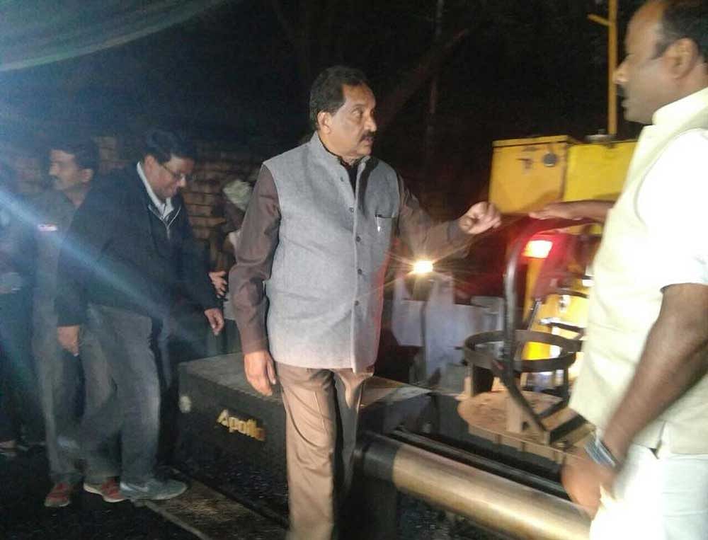 George visited many locations where the python machine was being used to fill up potholes along with Mayor R Sampath Raj and other BBMP officials. photo credit: KG George/Facebook
