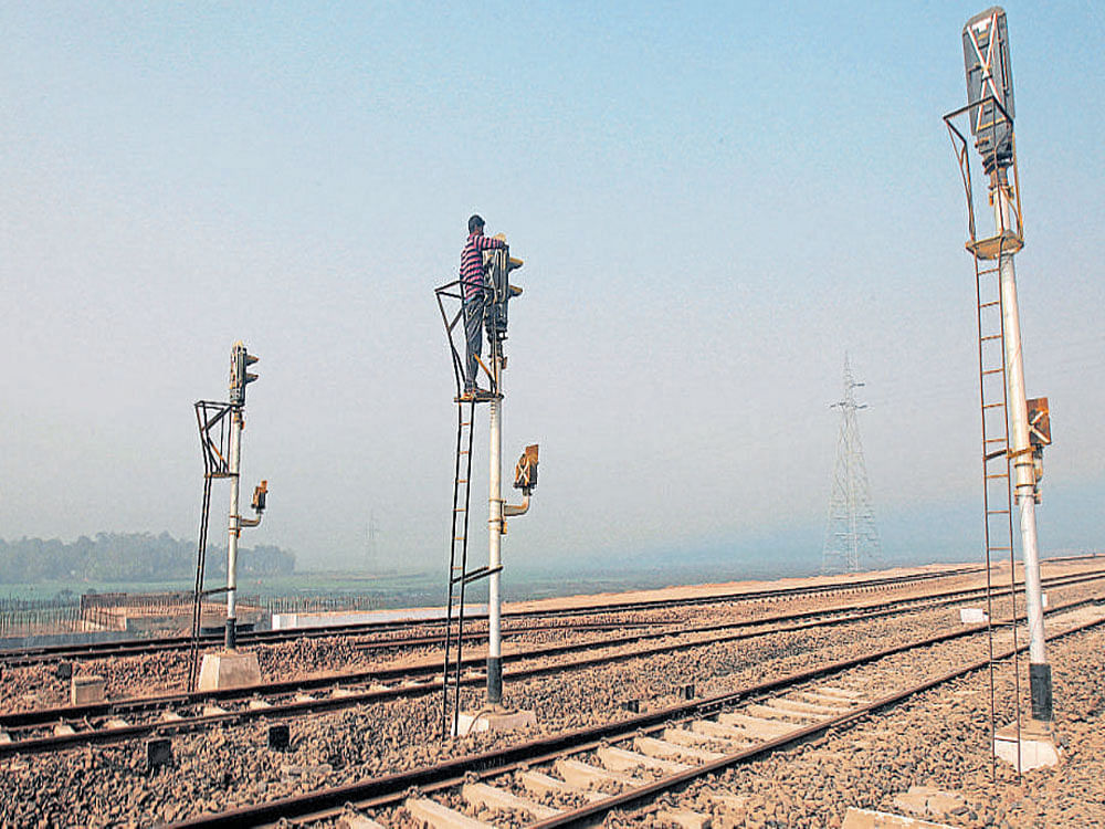 A fracture in the rails was quickly detected by track maintainer, which averted disaster. representative image.