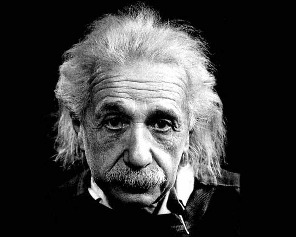A note that Albert Einstein gave to a courier in Tokyo, briefly describing his theory on happy living, has surfaced after 95 years and is up for auction in Jerusalem. DH File photo