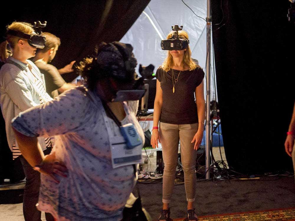 Marcelle Hopkins (R) deputy video editor at NY, tries a virtual reality theater experience. INYT