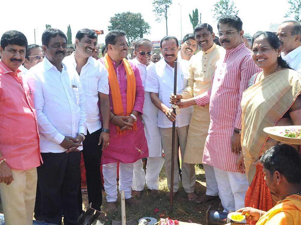 BJP leaders D V Sadananda Gowda, P Muralidhar Rao,  R Ashoka, Shobha Karandlage and others are seen at Bhoomi Pooja at the venue for the launch of Nava Karnataka Nirmana Parivarthana Yatra near BIEC in Bengaluru on Sunday. DH