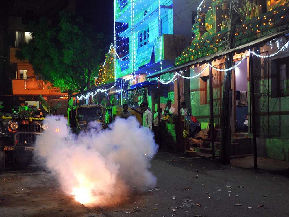 Doctors say bursting of firecrackers emanate smoke and particulate matter which enter into lungs and blood stream causing breathing difficulties and respiratory problems. DH FILE PHOTO