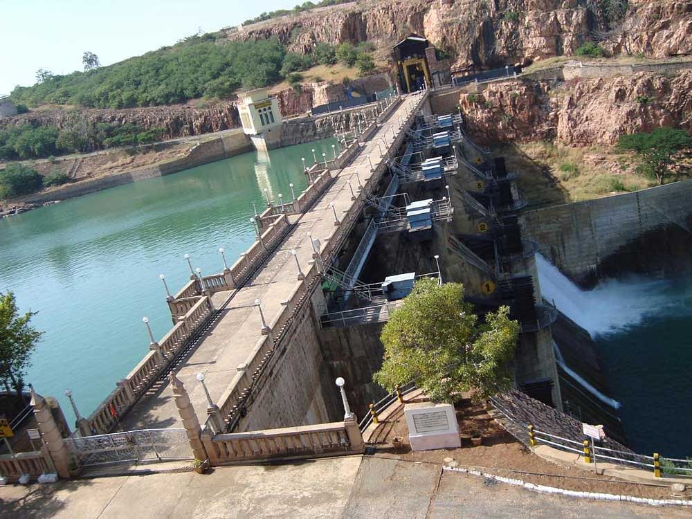 Hydrological barriers like dams cause a dramatic decrease in fish diversity.