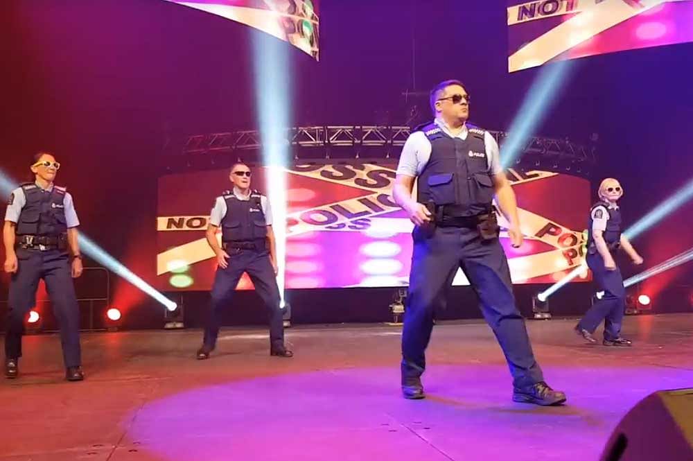 The cops spared no move in their performance. video: Facebook/lynchinnz.