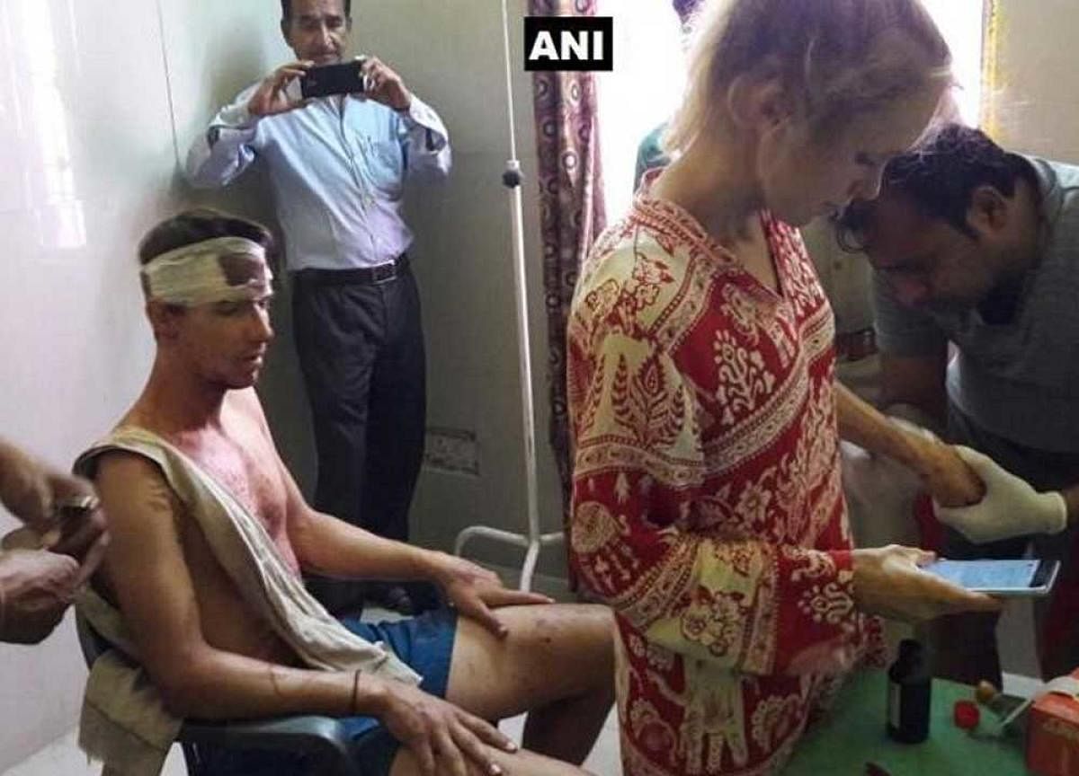 Jeremy and Marie were chased and attacked by some youths who were armed with stones and sticks. The incident took place near the Fatehpur Sikri railway station.
