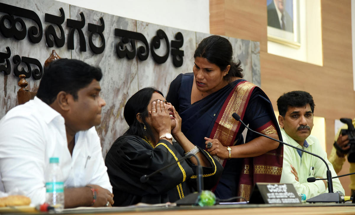 Corporator Sabitha Misquith consoling Mayor Kavitha Sanil after she broke down, in the Council meeting on Tuesday.