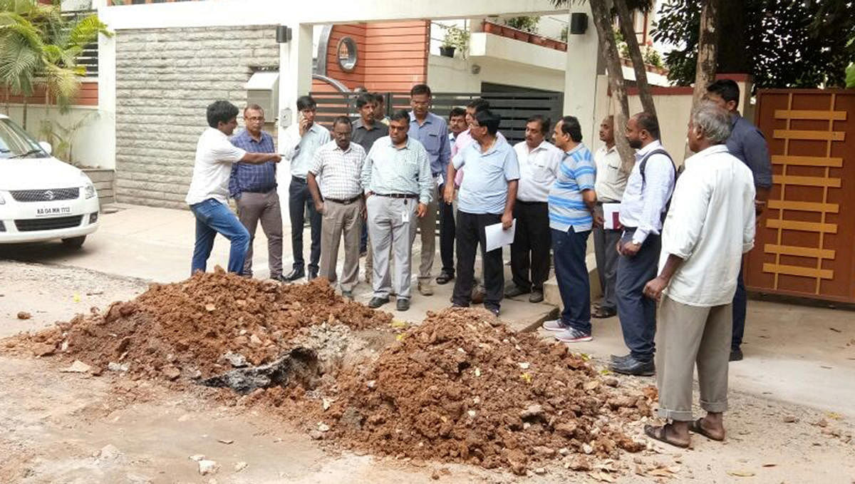 BBMP Commissioner N Manjunath Prasad inspect the road digging work in Sanjay Nagar along with senior officials of road on Thursday