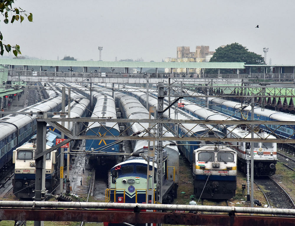 SER's spokesperson said rail services between Kharagpur and Howrah will be affected from Sunday onwards till the work ends on November 19. DH file photo
