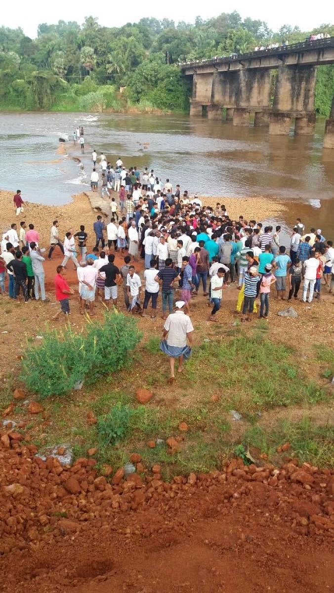Five youth drown in Phalguni river
