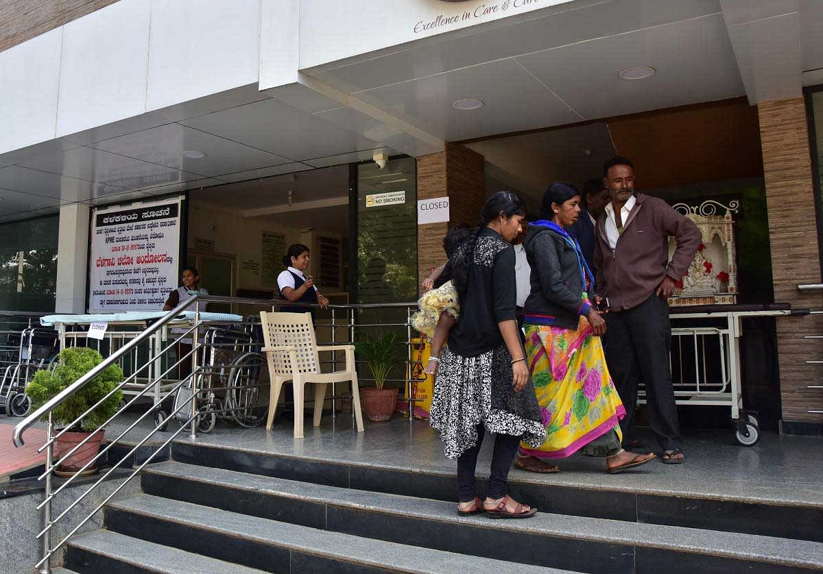Notice sticked outside of the Hospital regarding Belagavi Chalo and unavailabality of services, at Brindavan Hospital, V V Moahalla in Mysuru on Monday November 13, 2017. People who came to availbality of services, returned with sad faces. DH photo