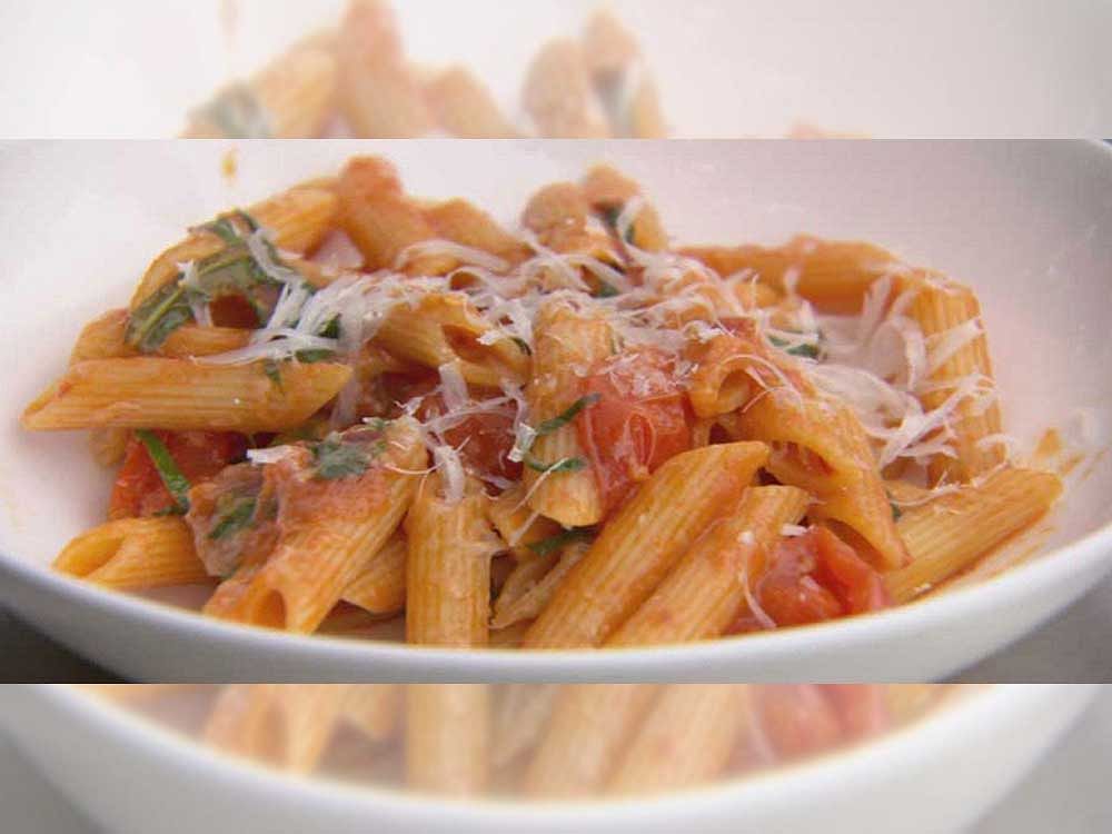 Penne with Fresh Tomato Sauce