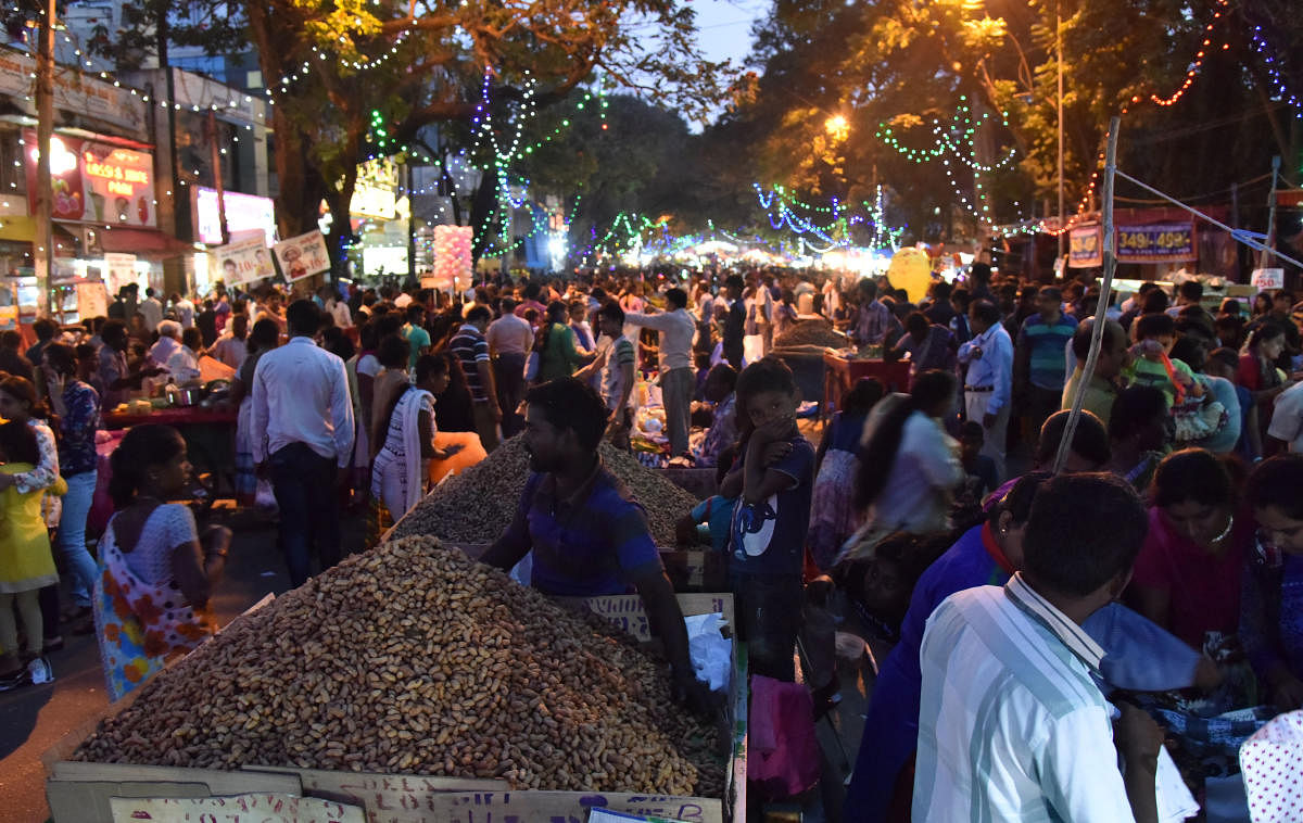 People at the Kadale kai parishe at Basavanagudi bull temple road in Bengaluru on Sunday. Photo by Janardhan B K