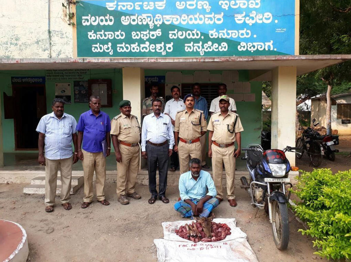 Forest department personnel with the accused and seized deer meat at Doddinduvadi village near Hanur, Chamarajanagar district on Wednesday.