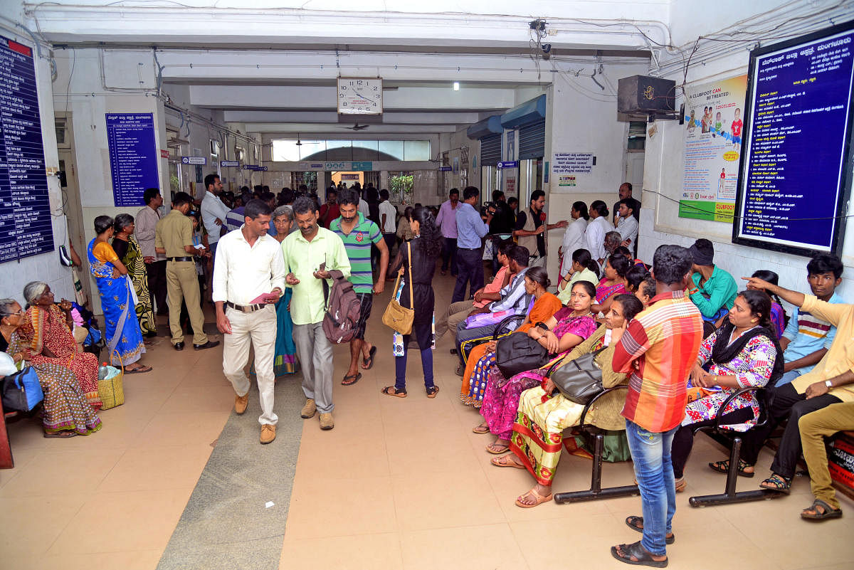 Patients flock Govt hospital after pvt doctors strike work