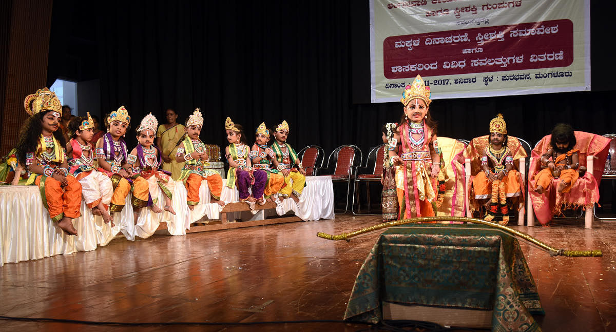 Tiny tots present a cultural programme, at Sthree Shakthi convention, at Town Hall in Mangaluru on Saturday.
