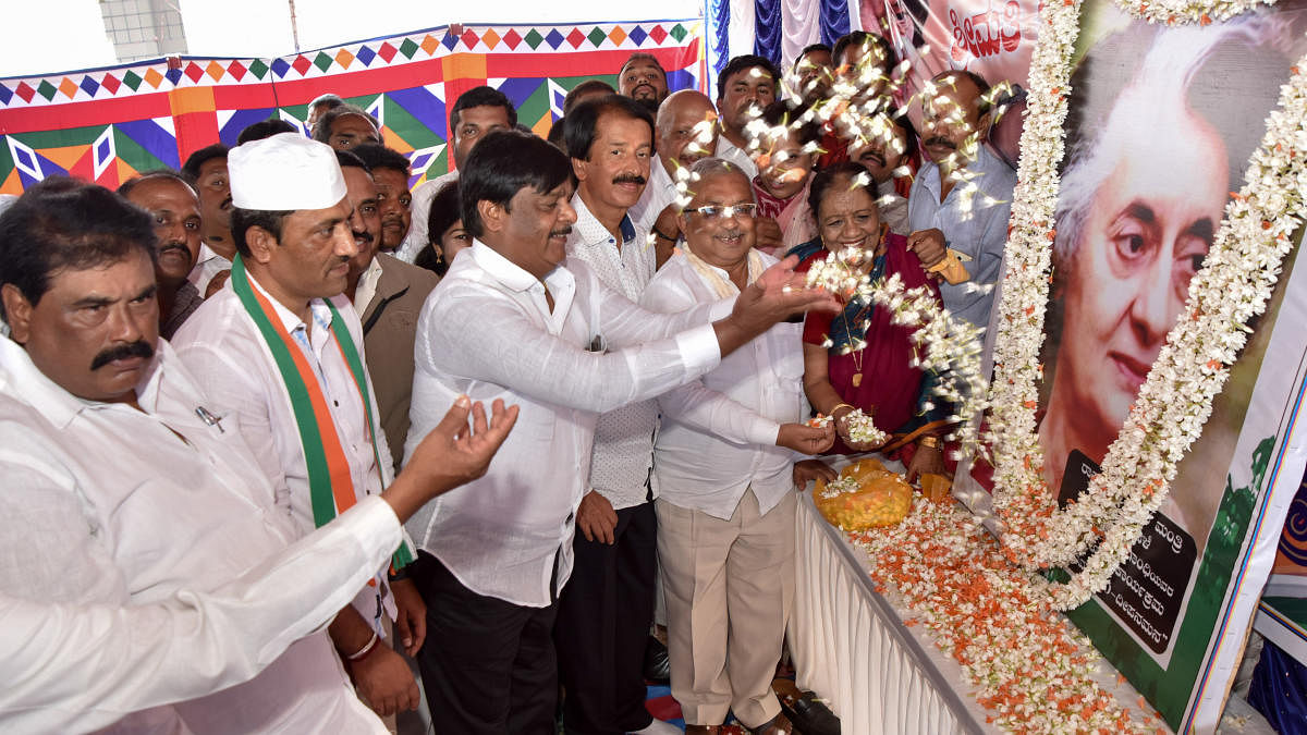 District In-charge Minister Dr H C Mahadevappa along with MLA Vasu, City Congress President R Muthry and others paying tribute to Indira Gandhi photo on his 100th year birth day anniversary, organised at Congress Office in Mysuru on Sunday.-Photo by Savitha. B R