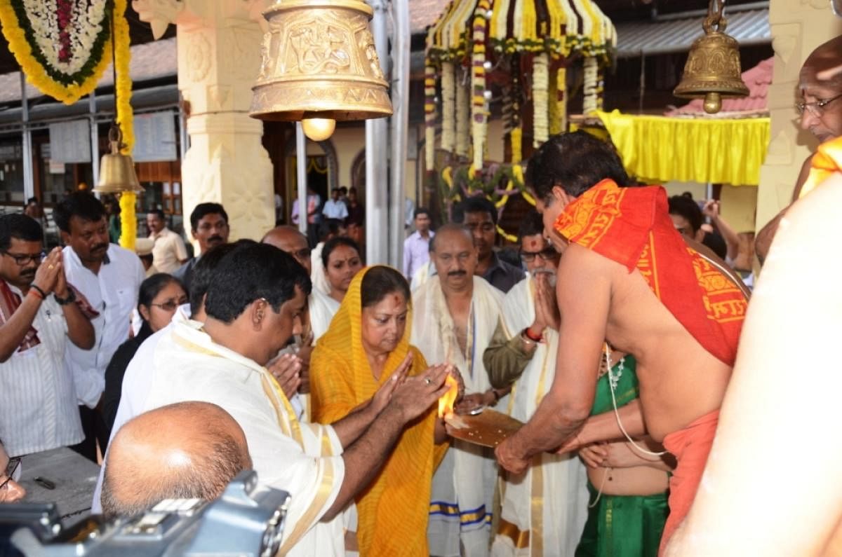 Rajasthan Chief Minister Vasundhara Raje Scindia offers special prayers at Kollur Mookambika temple in Kundapura taluk, Udupi district on Monday. DH photo