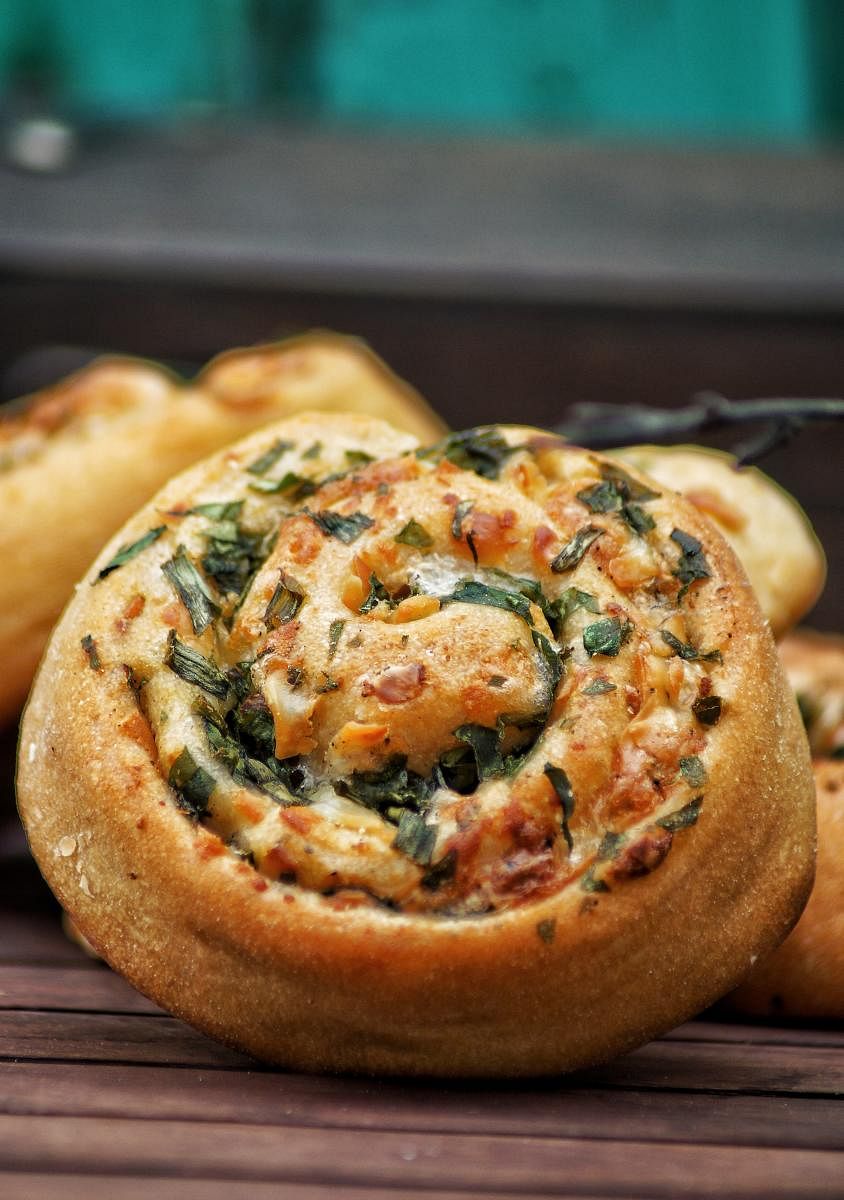 Spinach cheese roll