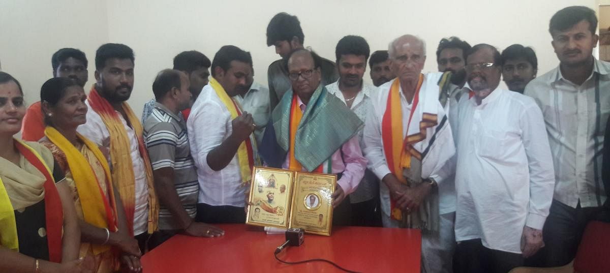 Writer Chandrashekar Patil being felicitated by members of Kannada Sene in Mandya on Thursday. Former MP G Madegowda is seen.