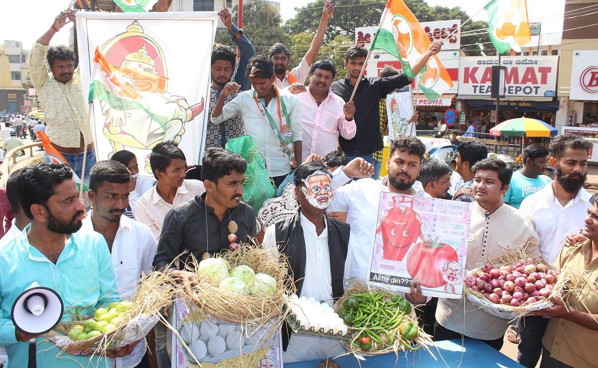 Youth Congress workers stage protest at Sangolli Rayanna Circle in Hubballi on Friday.