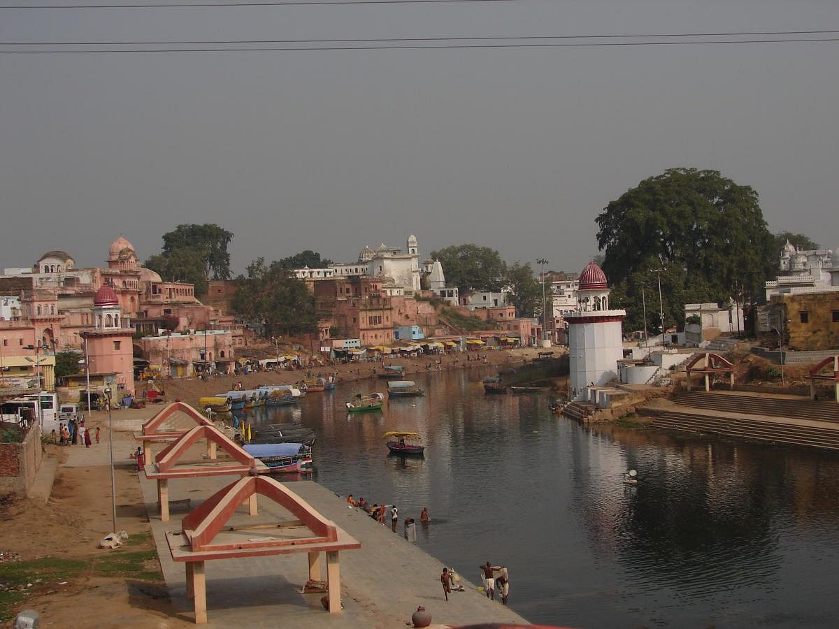 River Mandakini and the ghats at Chitrakoot. Photo by authors