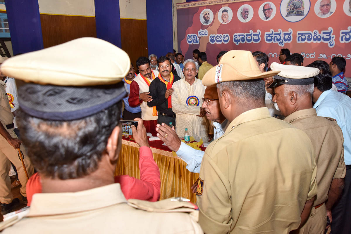 Police personnel intervene to pacify the audience during a technical session held as part of the 83rd Akhila Bharatha Kannada Sahitya Sammelana at the Maharaja's College Centenary Hall in Mysuru on Saturday. Writer K S Bhagawan is seen.