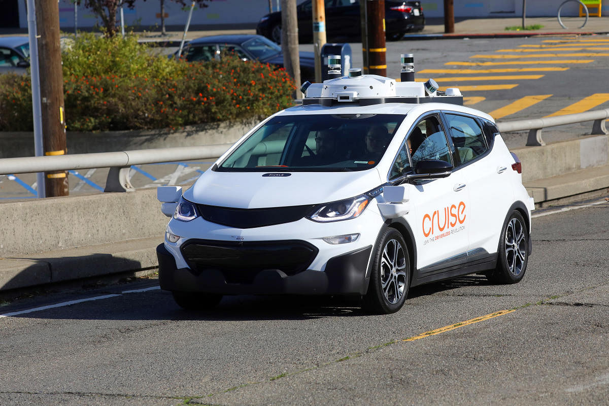 A Chevrolet Bolt electric vehicle, being operated with self-driving technology, makes its way around San Francisco on Nov. 28, 2017. GM's pursuit of autonomous-driving technology led the automaker to acquire Cruise, a start-up focused on the field. (Jim Wilson/The New York Times)