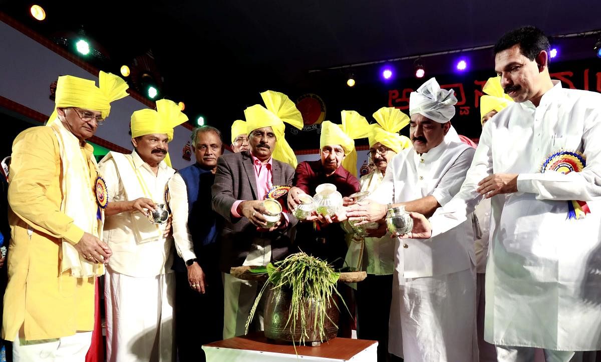 Critic Prof C N Ramachandran, filmmaker and writer Nagathihalli Chandrashekar, Kannada Sahitya Parishat president Manu Baligar and others pour milk on paddy corn to mark the inauguration of Alva's Nudisiri 2017 at Moodbidri on Friday.