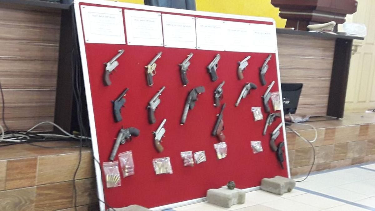 The Kalaburagi police put on display 20 country-made pistols and 54 bullets recovered from nine Bheema basin criminals, who were arrested on Monday. DH PHOTO