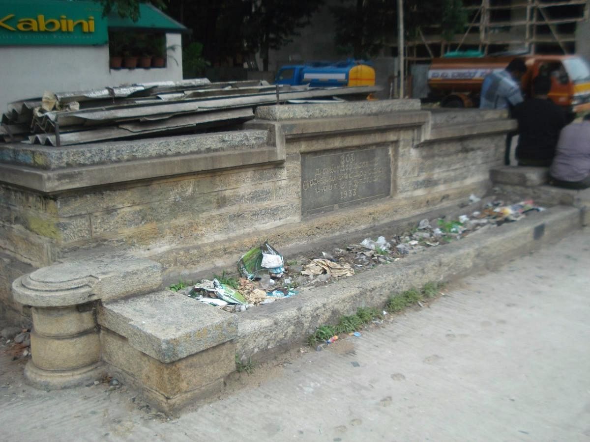 A crowdsourced piece of heritage: Located near BMTC bus depot in Halasuru, this was built by Subbaiah Reddy in 1933 who during 1900 to 1940 was a Civil contractor in the British era. Reddy's grandson Vikas informs that the stone inscription (dated 1933) bordered a small water tank built for travelers and animals.