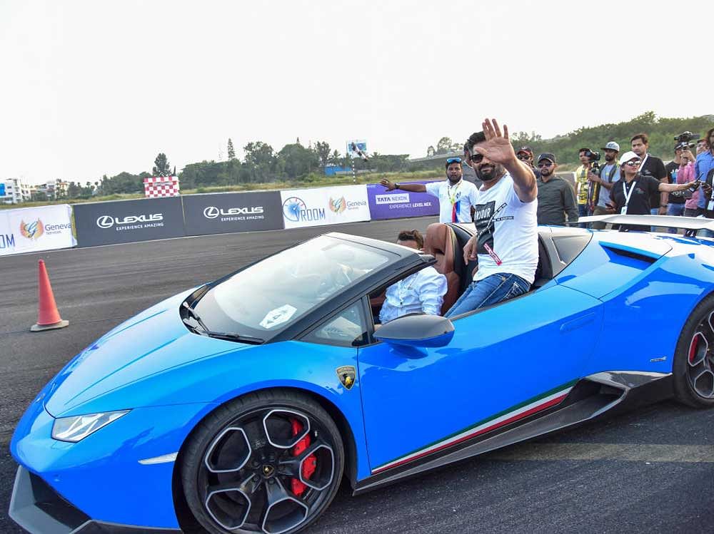 Bollywood actor Suniel Shetty, at the Drag Race in the India Speed week 2017, at Jakkur Aerodrome in Bengaluru on Sunday. DH Photo by B H Shivakumar