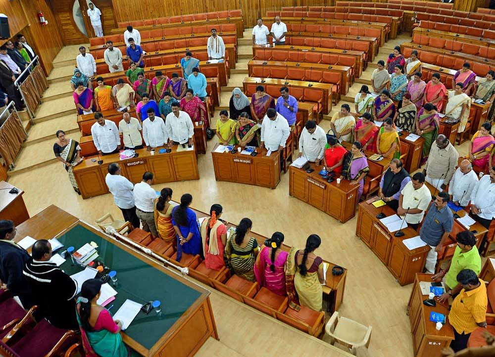 The corporators, irrespective of their parties, raised the common complaint at the Bruhat Bengaluru Mahanagara Palike (BBMP) officials' special council meeting in the Kempegowda hall on Monday.