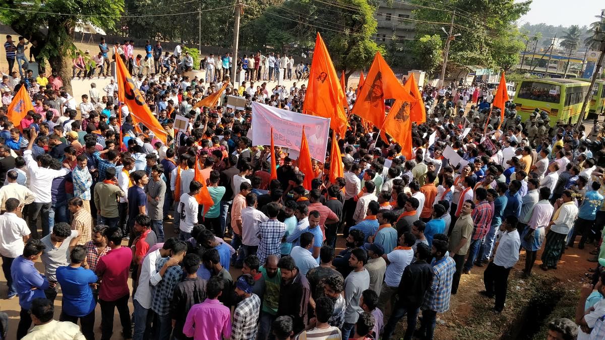 Workers of Hindu organisations gathered at the Vikasashrama Grounds in Sirsi, despite prohibitory orders being in place, on Tuesday. dh photos