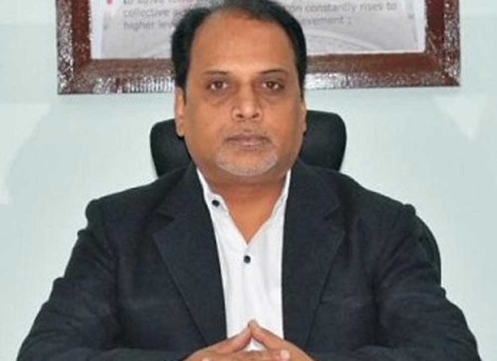 Dr Sudesh V
