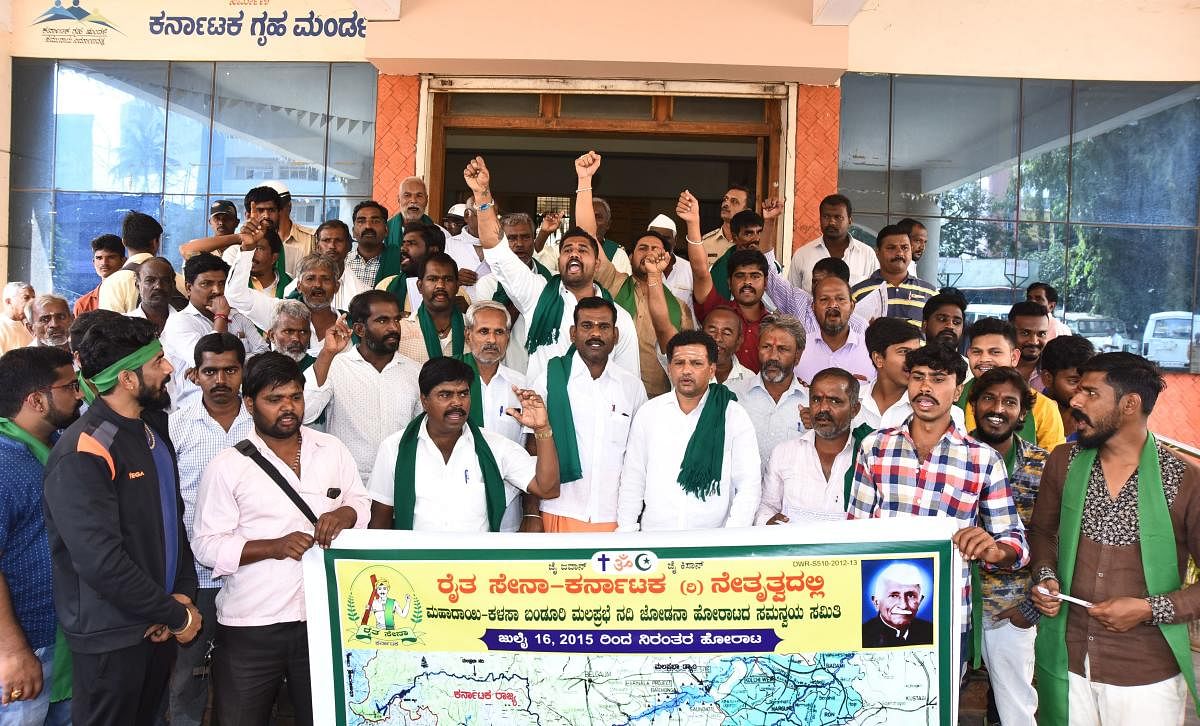 Raitha Sena Karnataka members stage protest in front of Mini Vidhan Soudha in Hubballi on Wednesday.