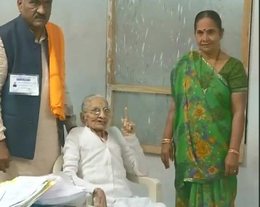 After casting her vote, the prime minister's mother, who is in her 90s, showed her inked finger to mediapersons outside the poll booth. Image courtesy: @ANI Twitter