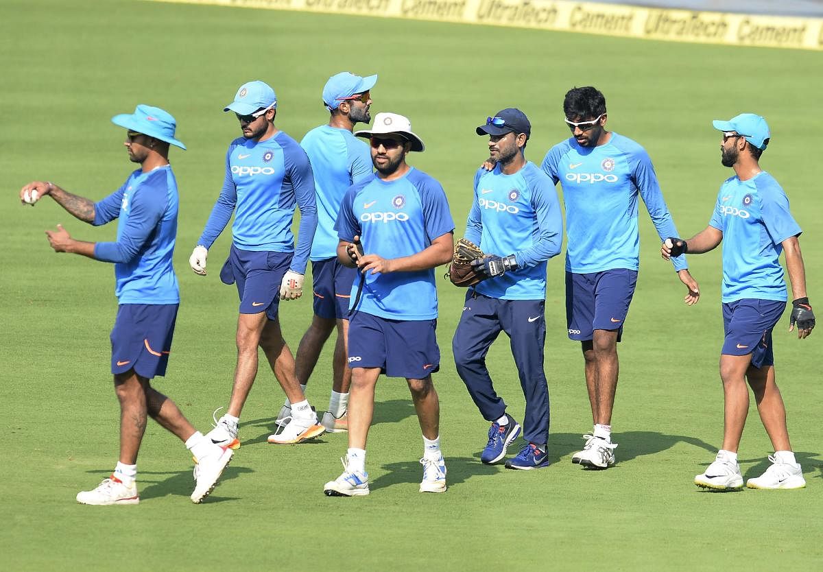 Indian team captain Rohit Sharma (3L) with team members walks on the field during a practice session ahead of the third One Day International (ODI) cricket match between India and Sri Lanka at the ACA-VDCA Cricket Stadium in Visakhapatnam on December 16, 2017. / AFP PHOTO / NOAH SEELAM / GETTYOUT---IMAGE RESTRICTED TO EDITORIAL USE - STRICTLY NO COMMERCIAL USE----- / GETTYOUT