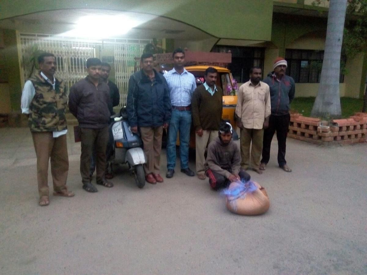 Accused Jaffar seen with Forest department personnel.