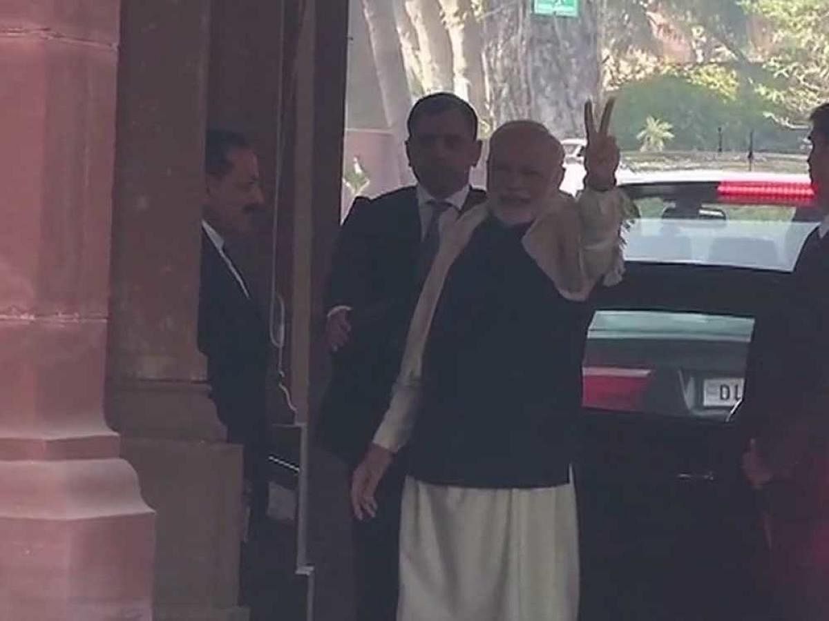 Narendra Modi flashes the victory sign following BJP's double victory in Gujarat and Himachal Pradesh. ANI photo