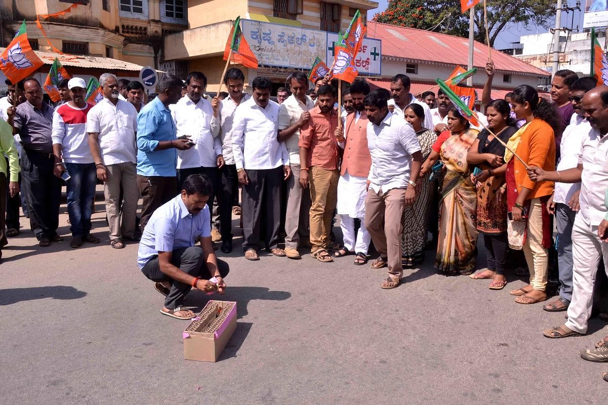 BJP workers burst firecrackers to celebrate BJP's victory in Gujarat polls. MLA C T Ravi, MLC M K Pranesh, leaders Prem Kumar and H D Thammaiah look on.
