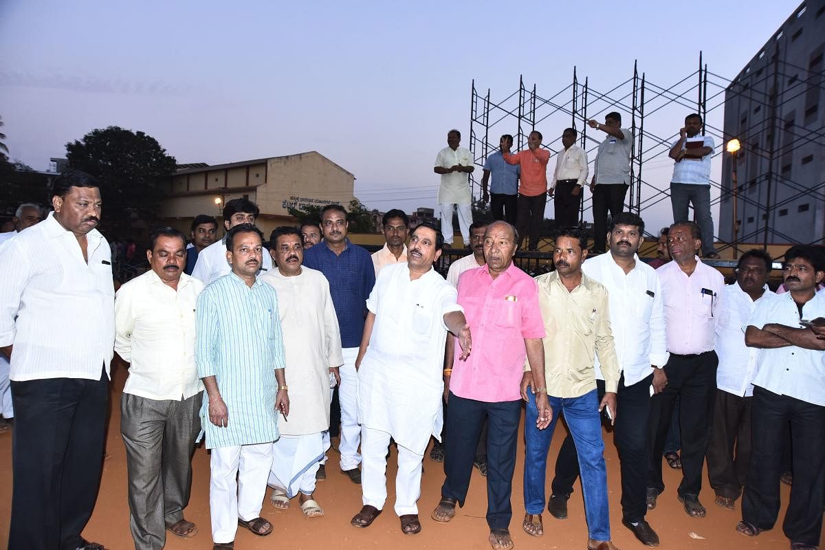 MP Pralhad Joshi inspects the preparations for the BJP's Parivartana Yatra, at Nehru Stadium in Hubballi on Tuesday evening. Mayor D K Chavan, and others are present.