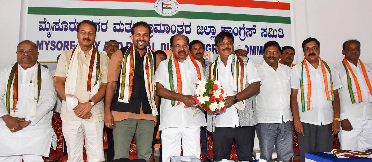 District In-charge Minister H C Mahadevappa welcoming the Congress leader Veerappa Moily at the 'Mysuru Division 5 District Manifesto Subcommittee Meeting', organised by Mysuru City and Rural District Congress Committee at Congress Office in Mysuru on Saturday. MP Dhruvanarayan, AICC Secretary P C Vishwanadhan, MLA Manjunath and others congress leaders also seen.-Photo by Savitha. B R