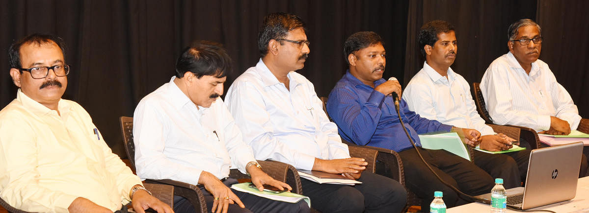 Deputy Commissioner Sasikanth Senthil speaks at a meeting of people who lost land while the GAIL pipeline laying project in Mangaluru.