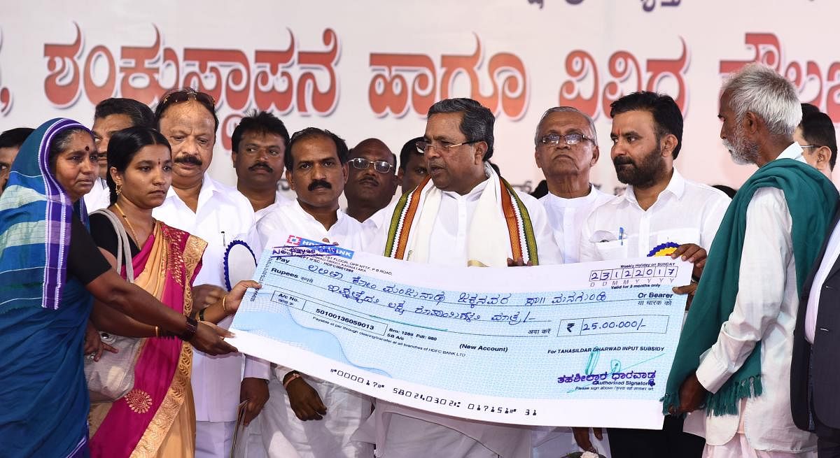 Chief Minister Siddaramaiah presents Rs 25 lakh compensation cheque to slain CRPF soldier Manjunath Jakkanavar's wife Lalita and his family members, at the function held at Gangadhar Nagar in Hubballi on Sunday. Roshan Baig, Prasad Abbayya, A M Hindasgeri, Santosh Lad, and others are present.