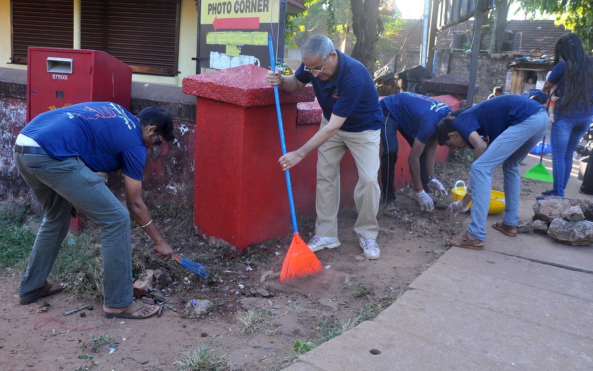 Volunteers take part in the cleanliness drive as a part of 'Ramakrishna Mission Swacchata Abhiyan' in Mangaluru on Sunday.